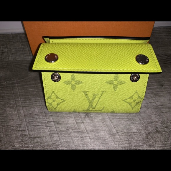 Louis Vuitton taigarama discovery compact wallet - Picture 8 of 8
